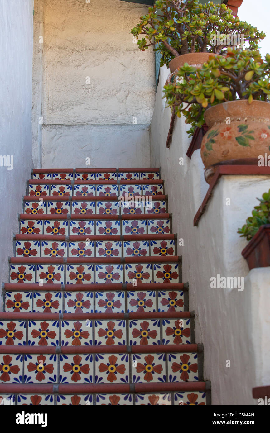 Mexican tile stairs fotografías e imágenes de alta resolución - Alamy