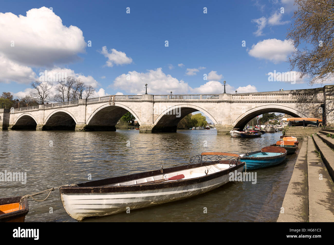 Richmond Upon Thames y el puente sobre el río. Foto de stock