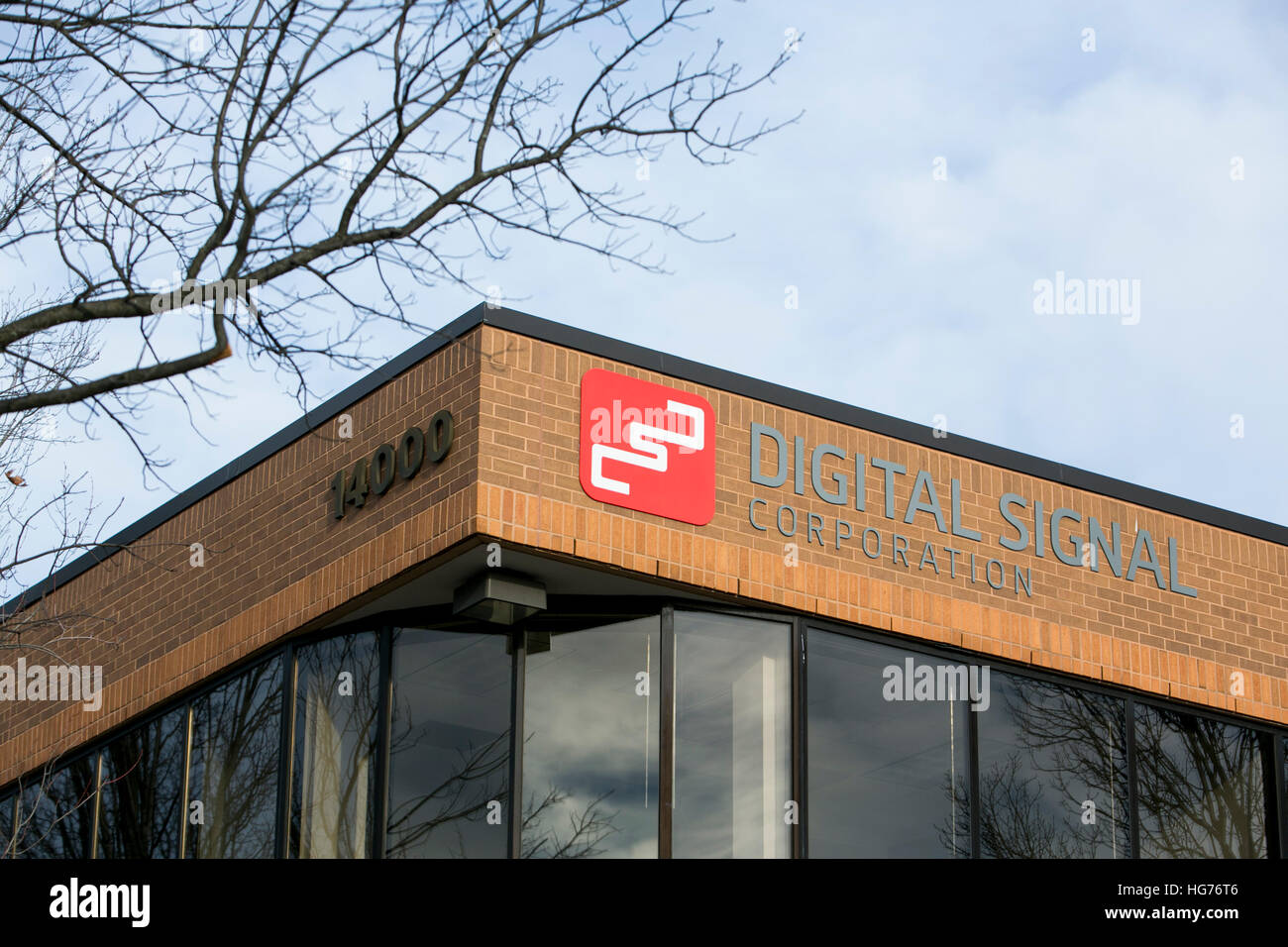 Un logotipo firmar fuera de la sede de la Señal Digital Corporation en Chantilly, Virginia el 31 de diciembre de 2016. Foto de stock