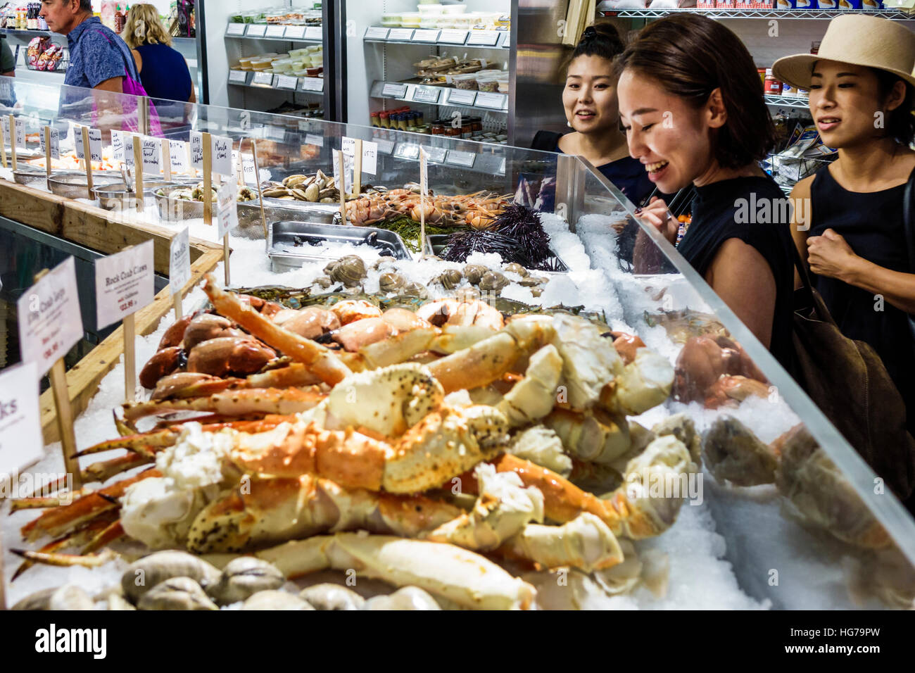 New York City, NY NYC, Manhattan, Chelsea, Chelsea Market, The Lobster  Place Sea Waterfood Market, mostrador, Asian Asian Asian Asian Asian  Inmigrant Minority Fotografía de stock - Alamy