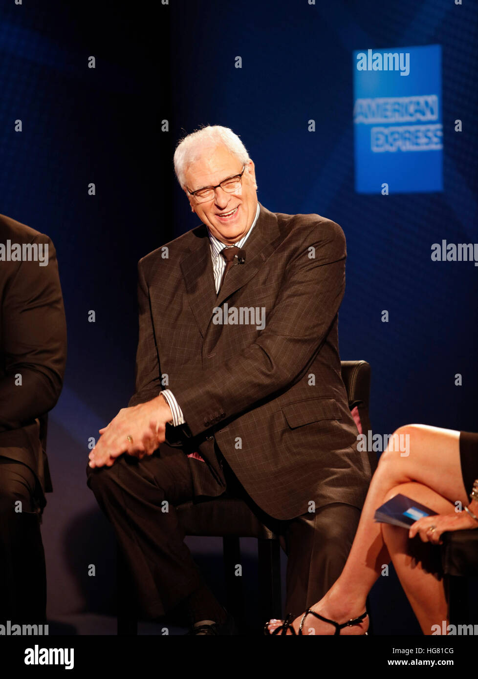 Shaquille O'Neal y Phil Jackson sentarse con Hannah Storm y discutir sus días jugando como parte de la serie American Express se asoció. Foto de stock
