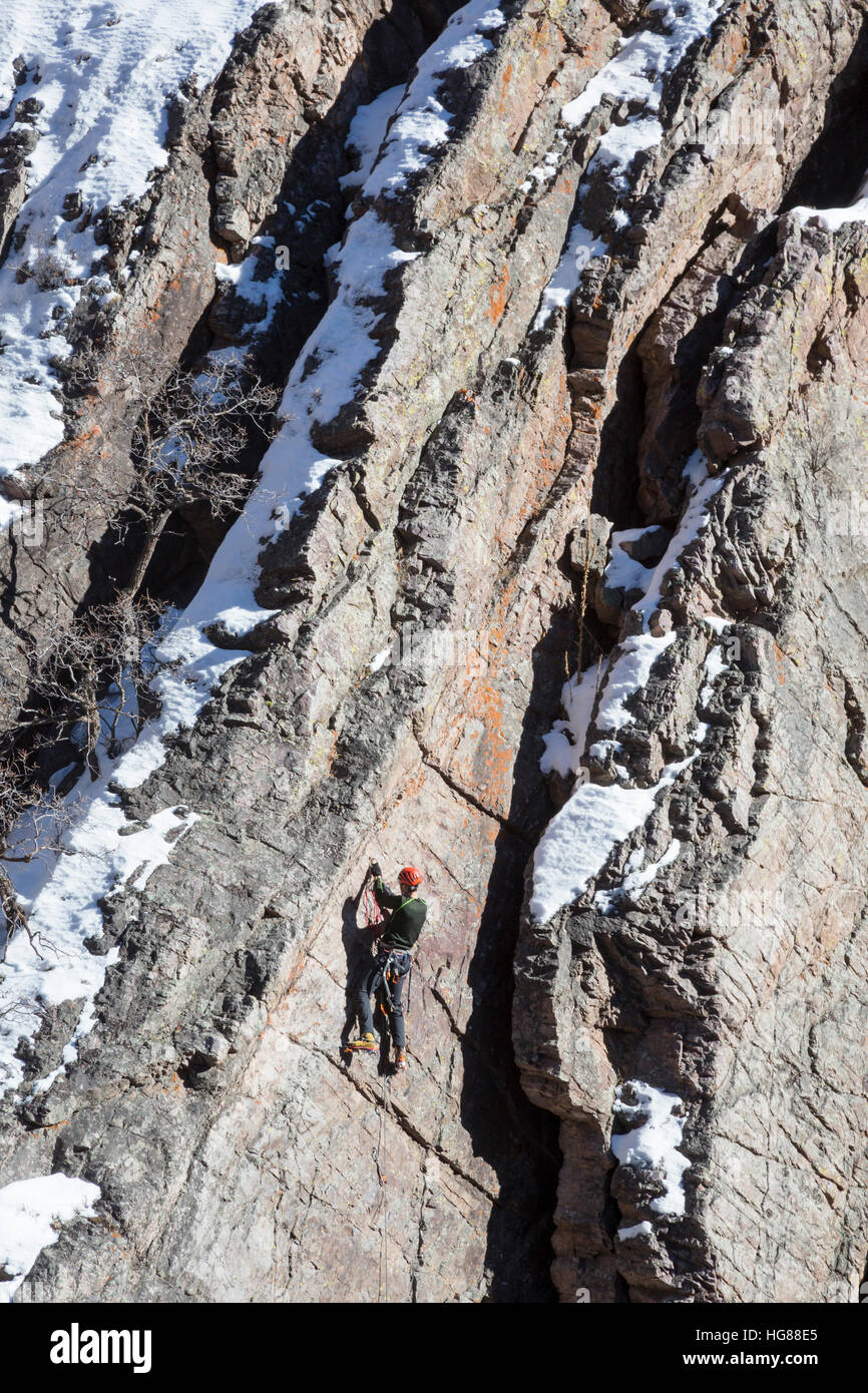 Ouray, Colorado - Un escalador en una pared de roca en Ouray Ice Park. Foto de stock