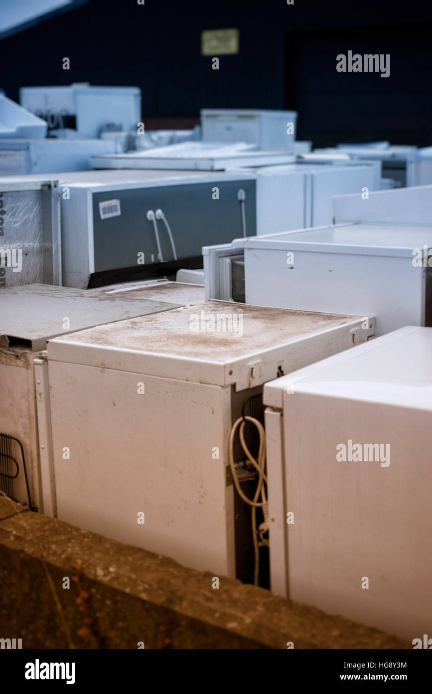 Cementerio: Aparato en desuso, frigoríficos, congeladores, lavadoras, etc... Foto de stock