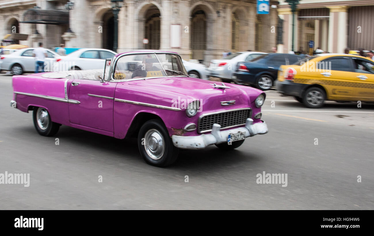Coches clásicos Americanos, La Habana, Cuba Foto de stock