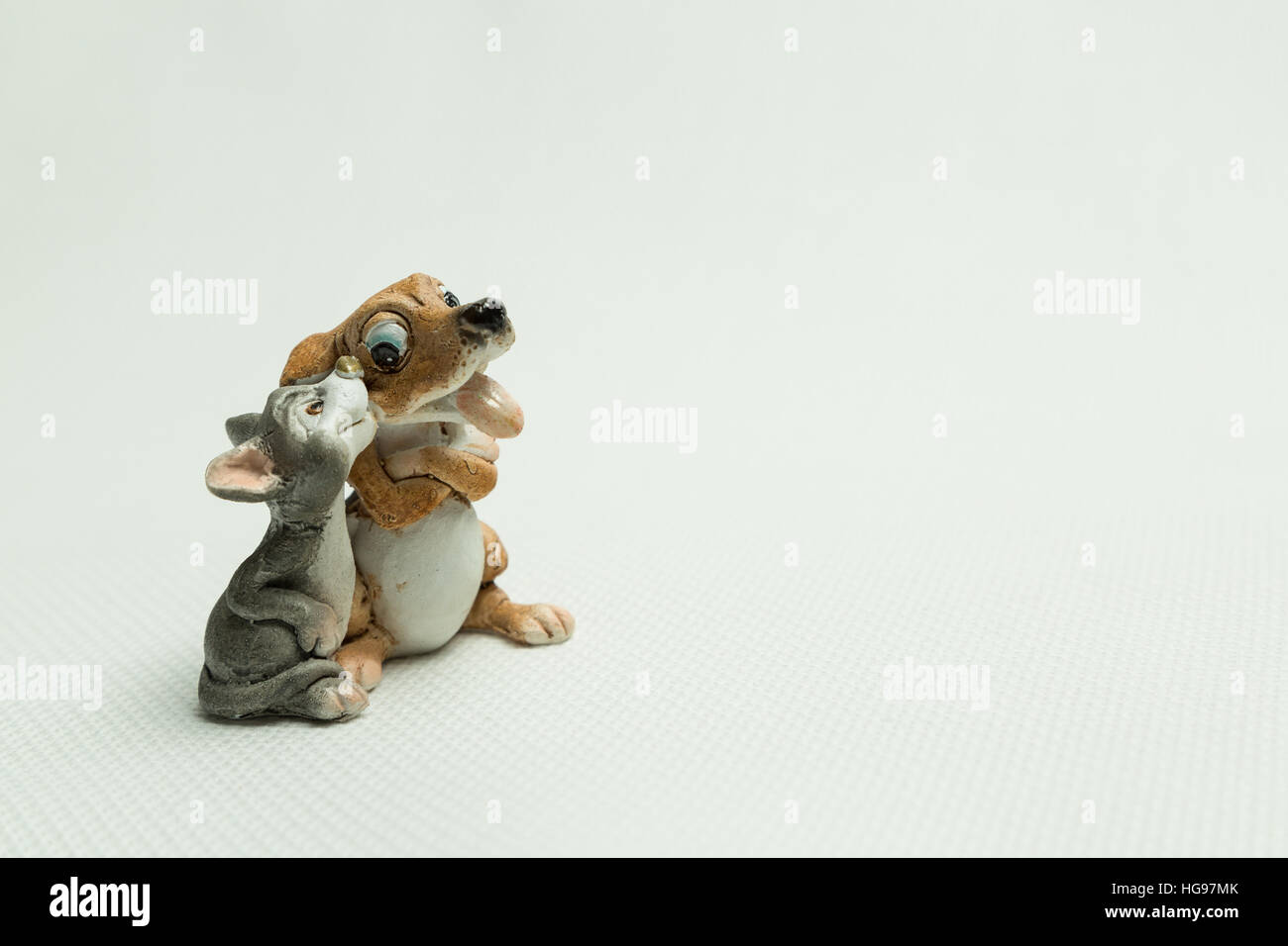 Perro y gato de juguete fotografías e imágenes de alta resolución - Alamy