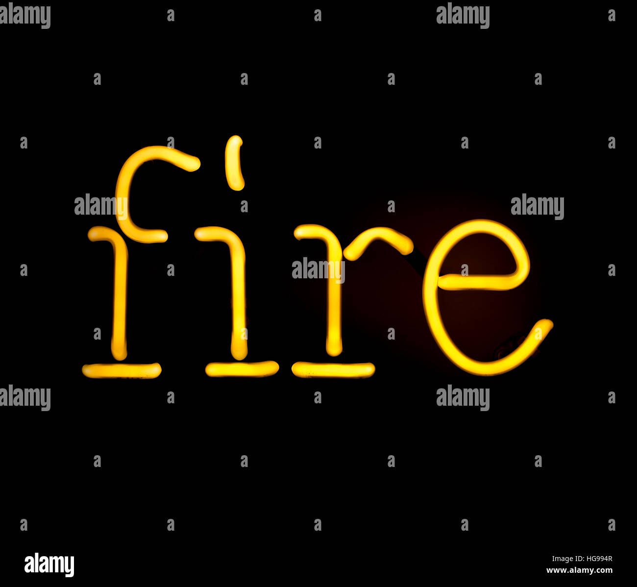 La palabra fuego escrito en luz de neón Foto de stock
