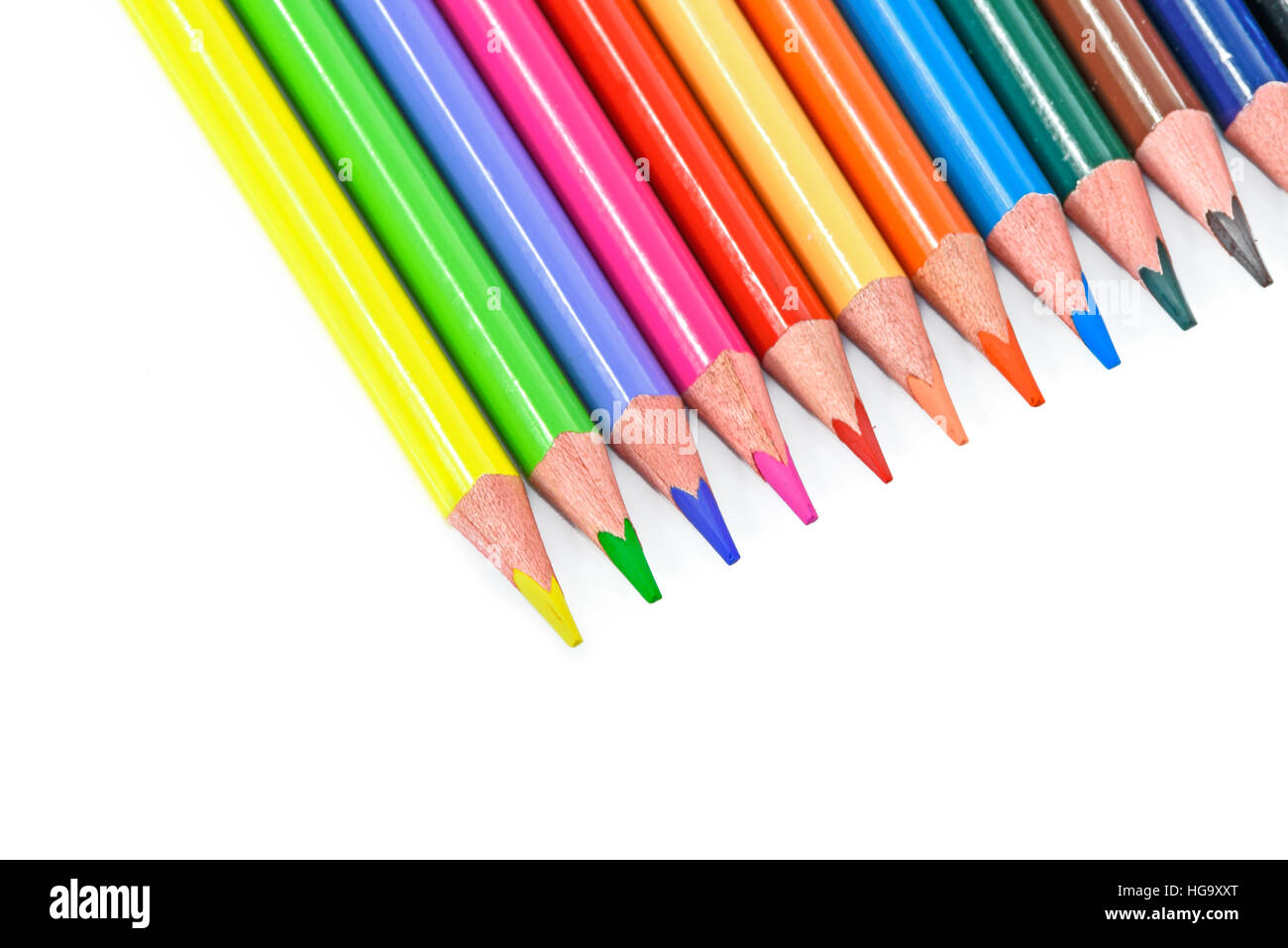 Lápices de colores ordenados por rainbow aislado sobre un fondo blanco  Fotografía de stock - Alamy