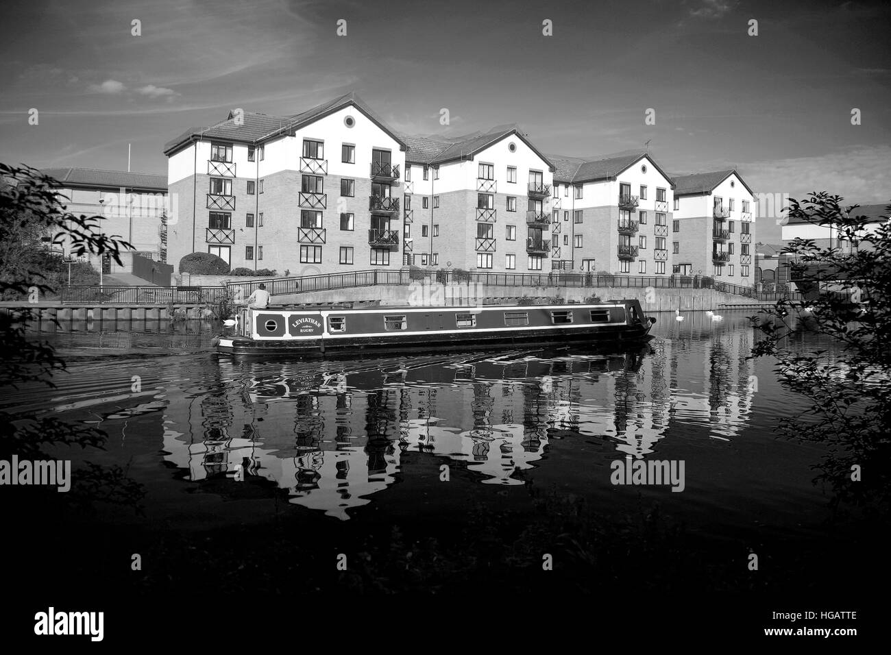 Primavera, Abril, Mayo, Río Narrowboat Nene, Terraplén de Peterborough, Cambridgeshire, Inglaterra Foto de stock