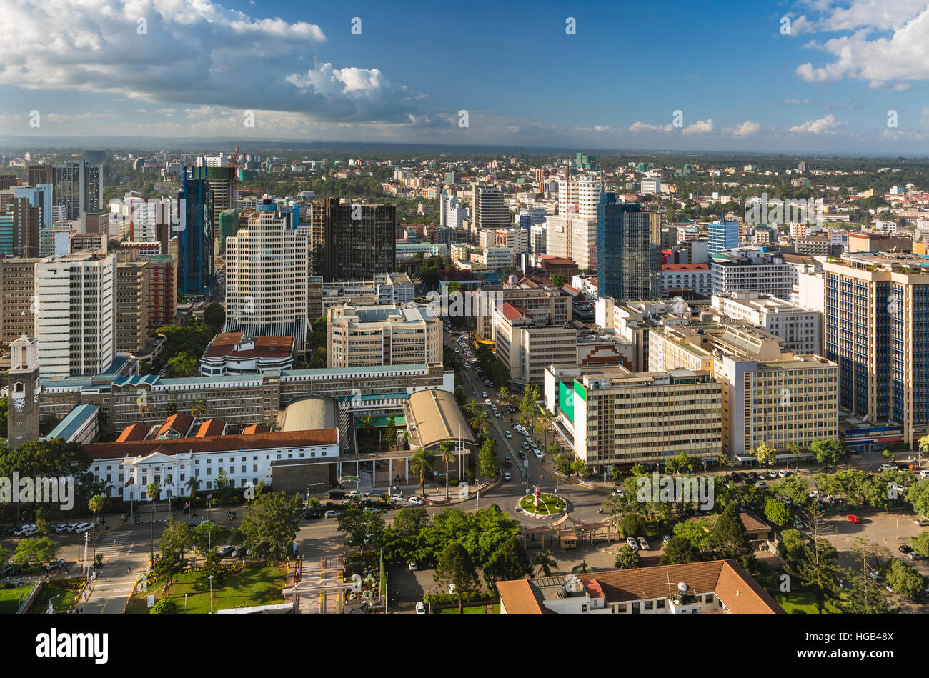 Ver más Ayuntamiento y highrises modernas y calles en el norte del distrito de negocios de Nairobi, Kenya. Foto de stock