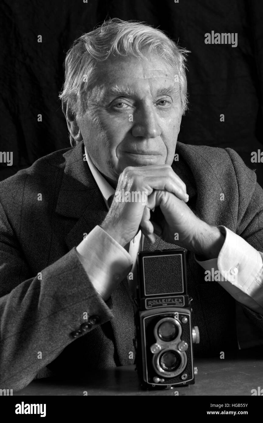 Conflicto fotógrafo don mccullin fotografiados en la transformación de 80  años de edad, con una exposición de sus más famosas fotografías Fotografía  de stock - Alamy