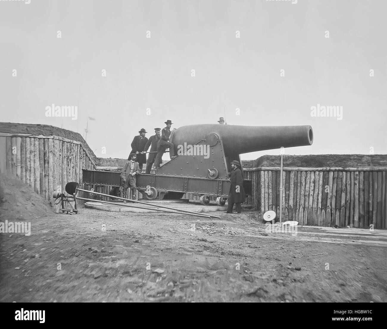 Cañón montado en Fort en la batería Rodger durante la Guerra Civil Americana. Foto de stock