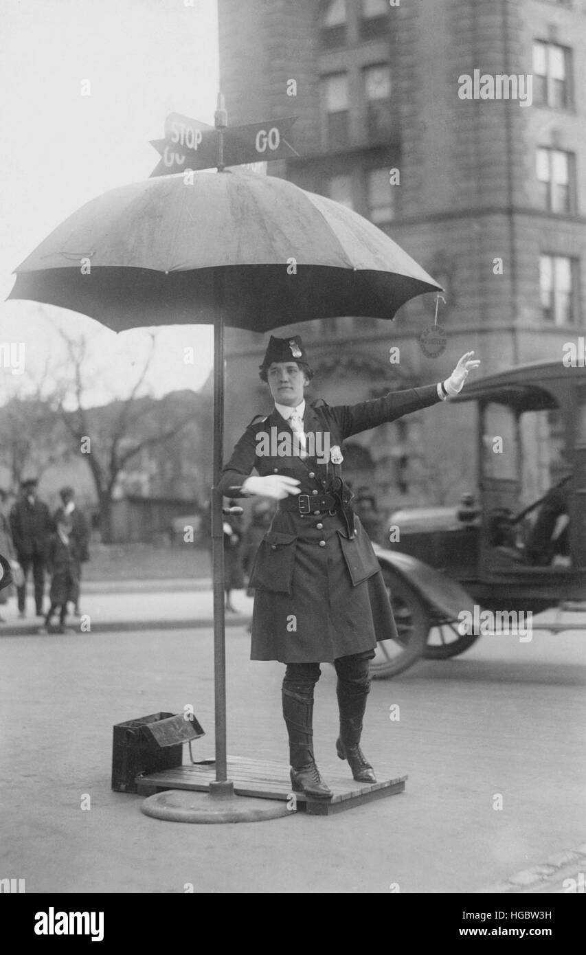Guardia de tráfico en la ciudad de Washington, D.C., circa 1918. Foto de stock