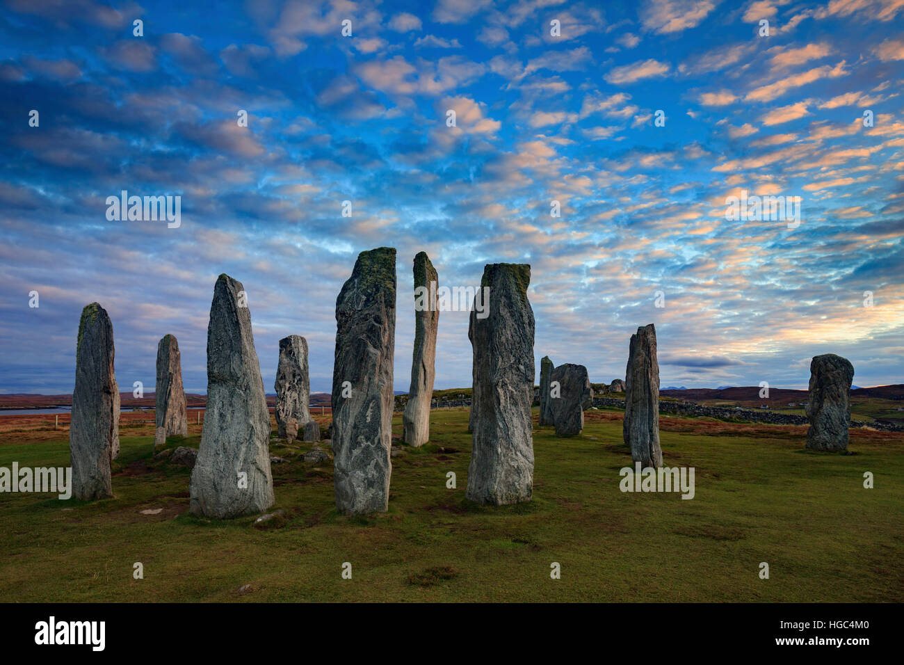 Atardecer en Callanish (Calanais) círculos de piedra en la isla de Lewis en las Hébridas Exteriores. Foto de stock
