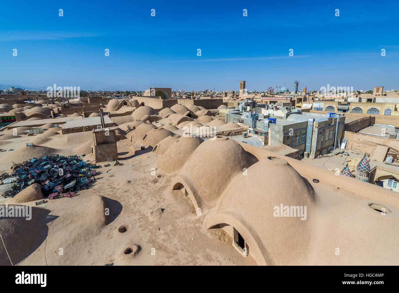 Vista aérea de tejados de bazar en Yazd, capital de la provincia de Yazd de Irán Foto de stock