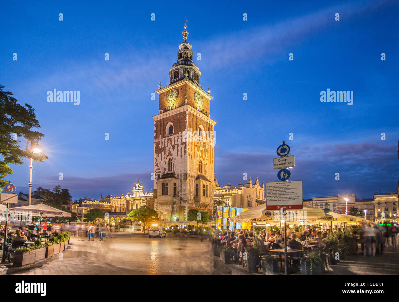 La Plaza del Mercado de Cracovia, Ciudad de noche Foto de stock