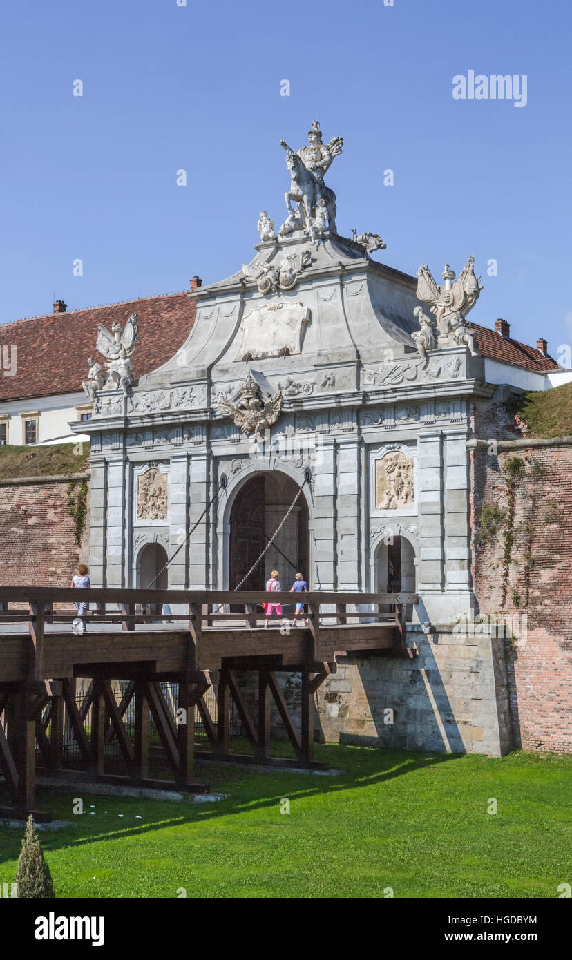 Rumania, Alba Julia Ciudad, Alba Julia Citadel, Alba Carolina puerta, portón III, patrimonio de la humanidad, Foto de stock