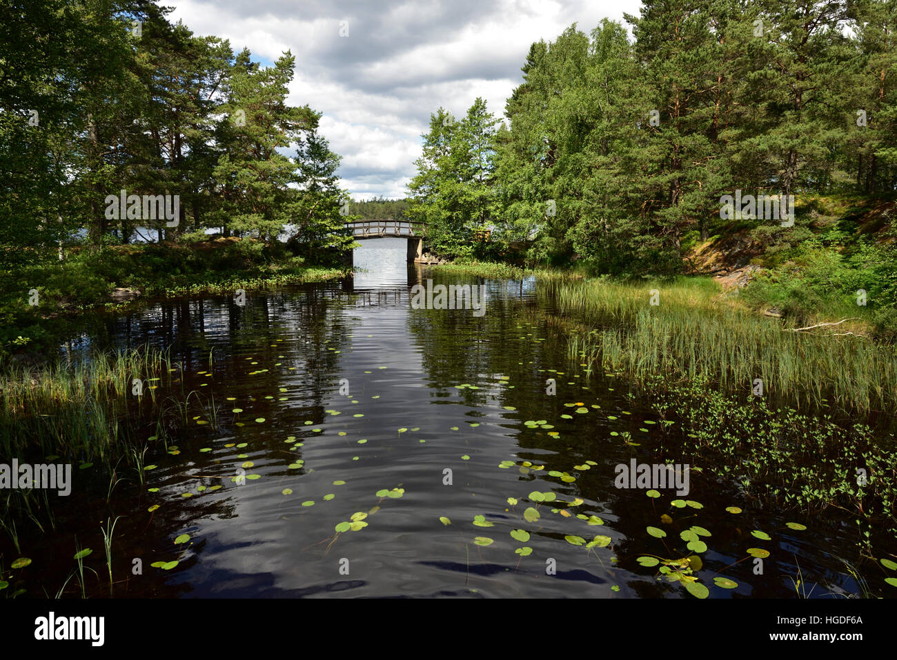 Canal, puente, Väster Gotland, SUECIA Foto de stock