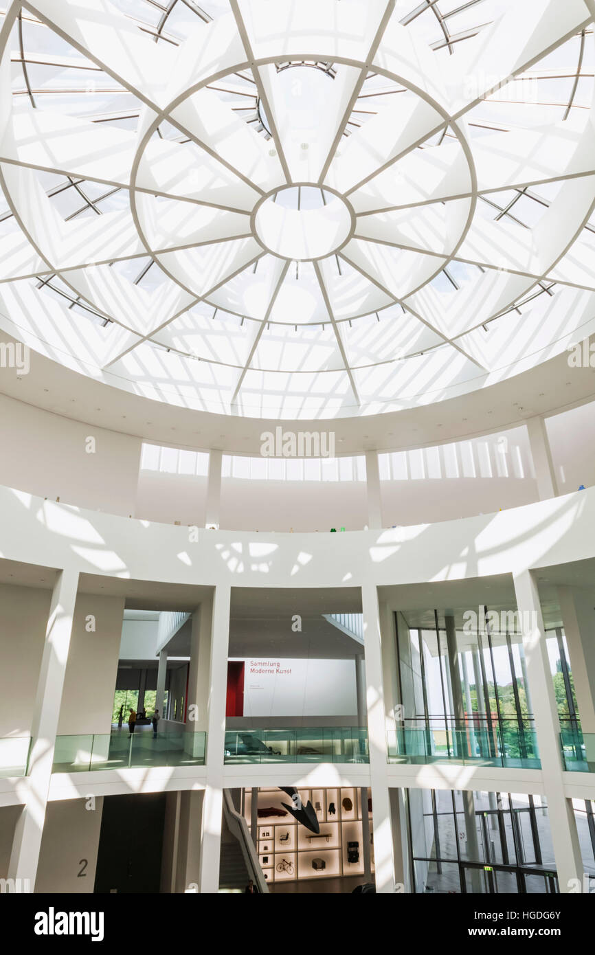 Alemania, Baviera, Munich, la pinacoteca del Museo de Arte Moderno (Pinakothek der Moderne), vista interior Foto de stock