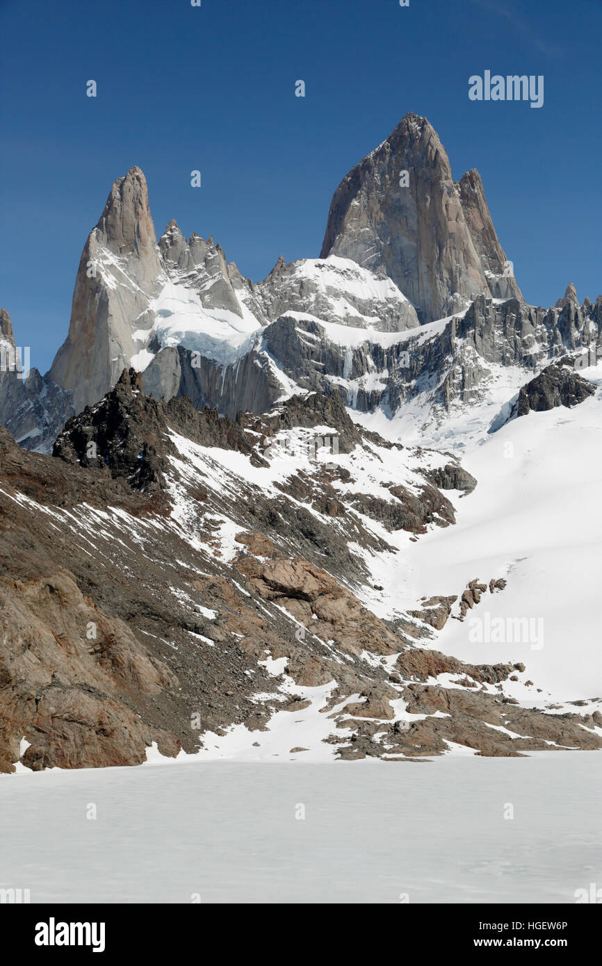 La Laguna de los Tres y el Monte Fitz Roy, El Chalten, Patagonia Argentina, Sudamérica Foto de stock