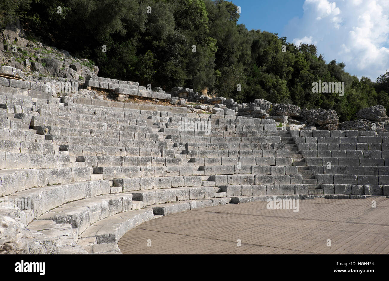 El teatro romano, el anfiteatro, la antigua ciudad de Butrint, Vlora, Albania Foto de stock