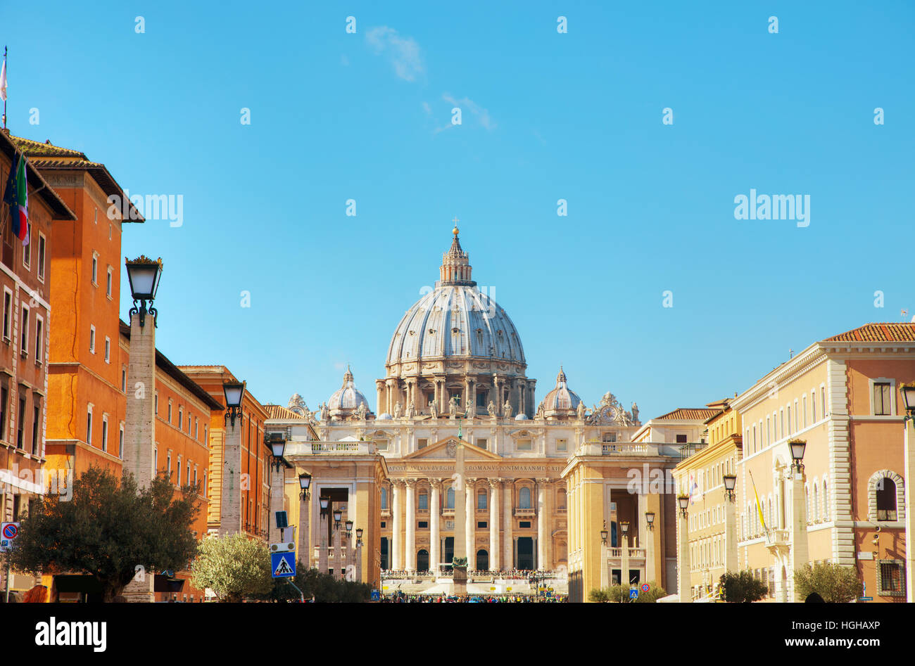 La Basílica Papal de San Pedro en la ciudad del Vaticano Foto de stock