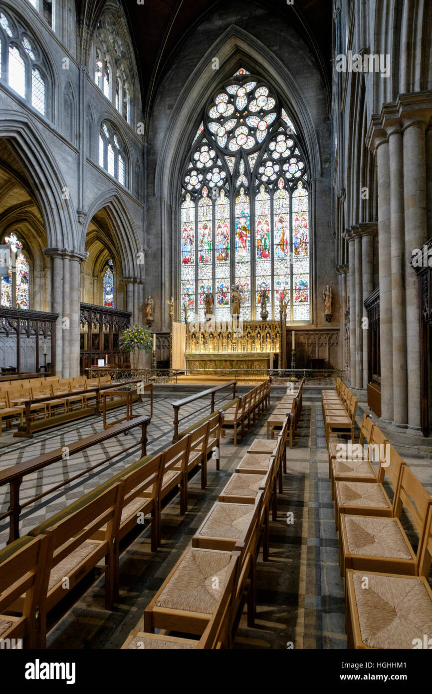 Sillería del coro, altar y ventana oriental de la Catedral de Ripon, Ripon, North Yorkshire, Inglaterra, Reino Unido. Foto de stock