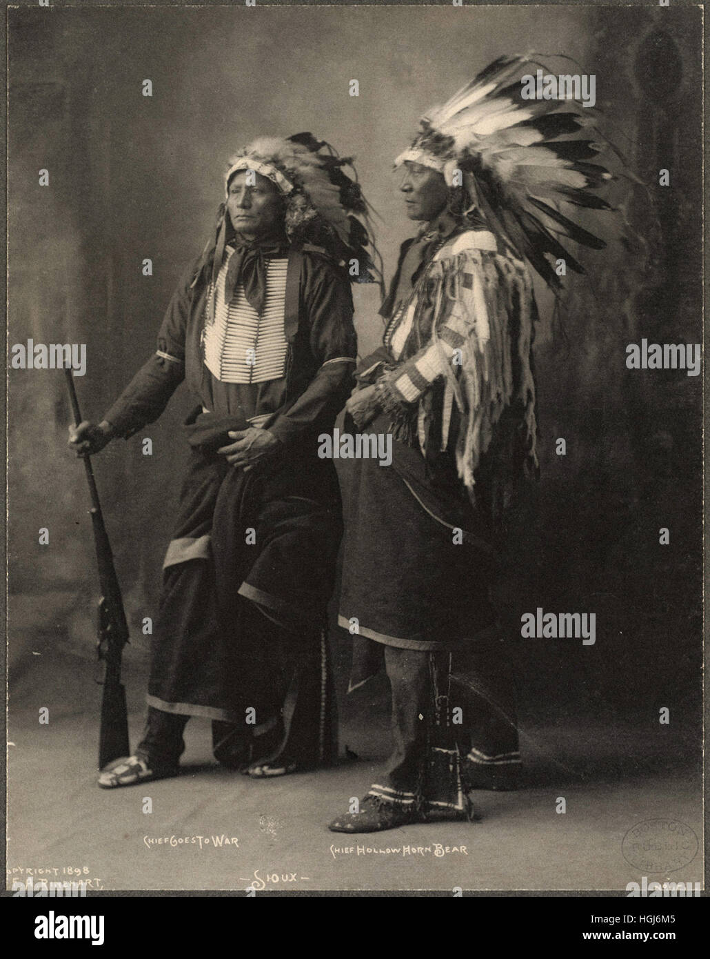 Jefe va a la guerra, Jefe Hollow Horn Bear, Sioux - 1898 Indian Congress - Foto : Frank A. Rinehart Foto de stock