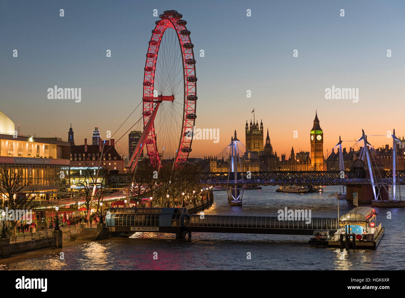 Vista del río. London Eye y el Big Ben. Southbank de Londres Reino unido Foto de stock