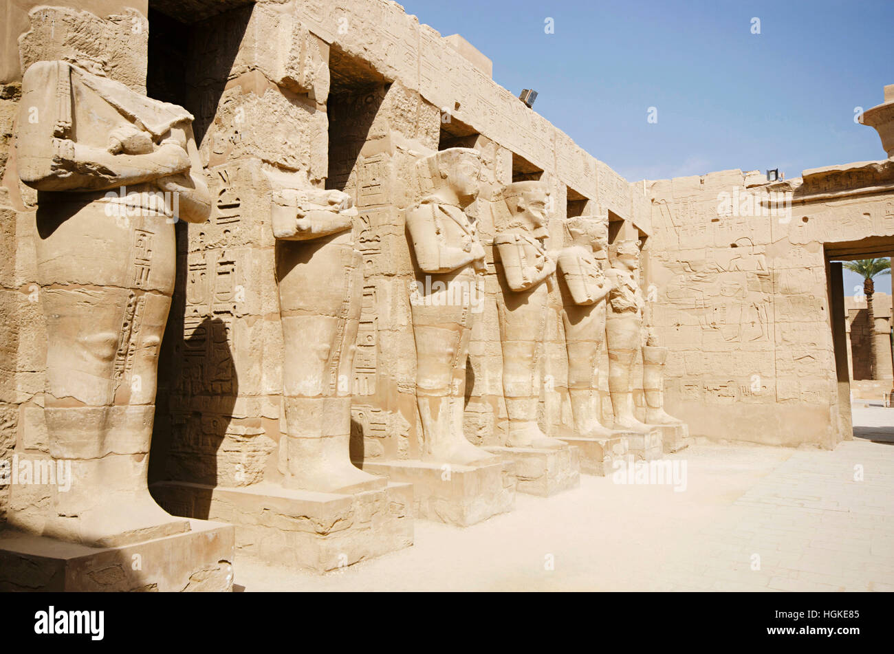 Bellamente tallado ídolos en Ramses 3, situado cerca del templo de Karnak, el templo de Karnak, Luxor, Egipto Foto de stock