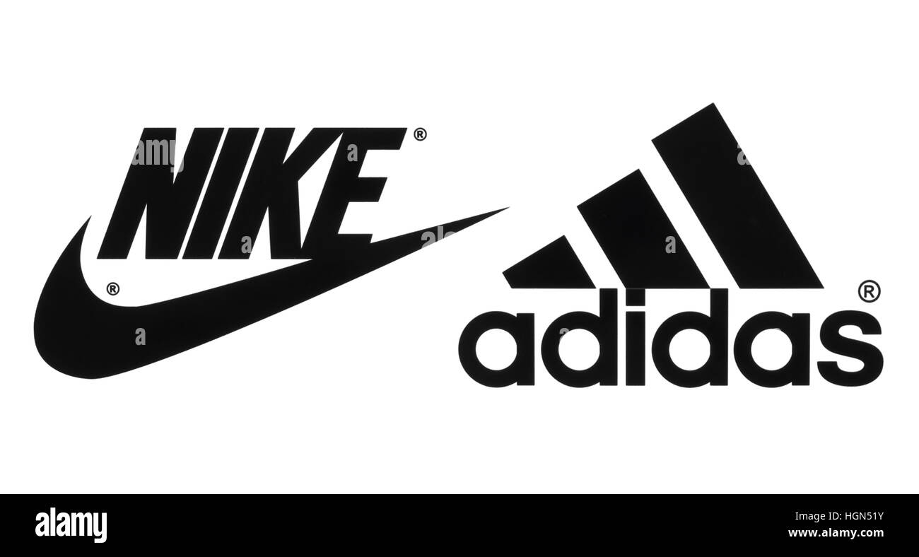 Kiev, Ucrania - Septiembre 26, 2016: colección de popular fabrica zapatos deportivos logotipos impresos en papel: Nike y Adidas Foto de stock