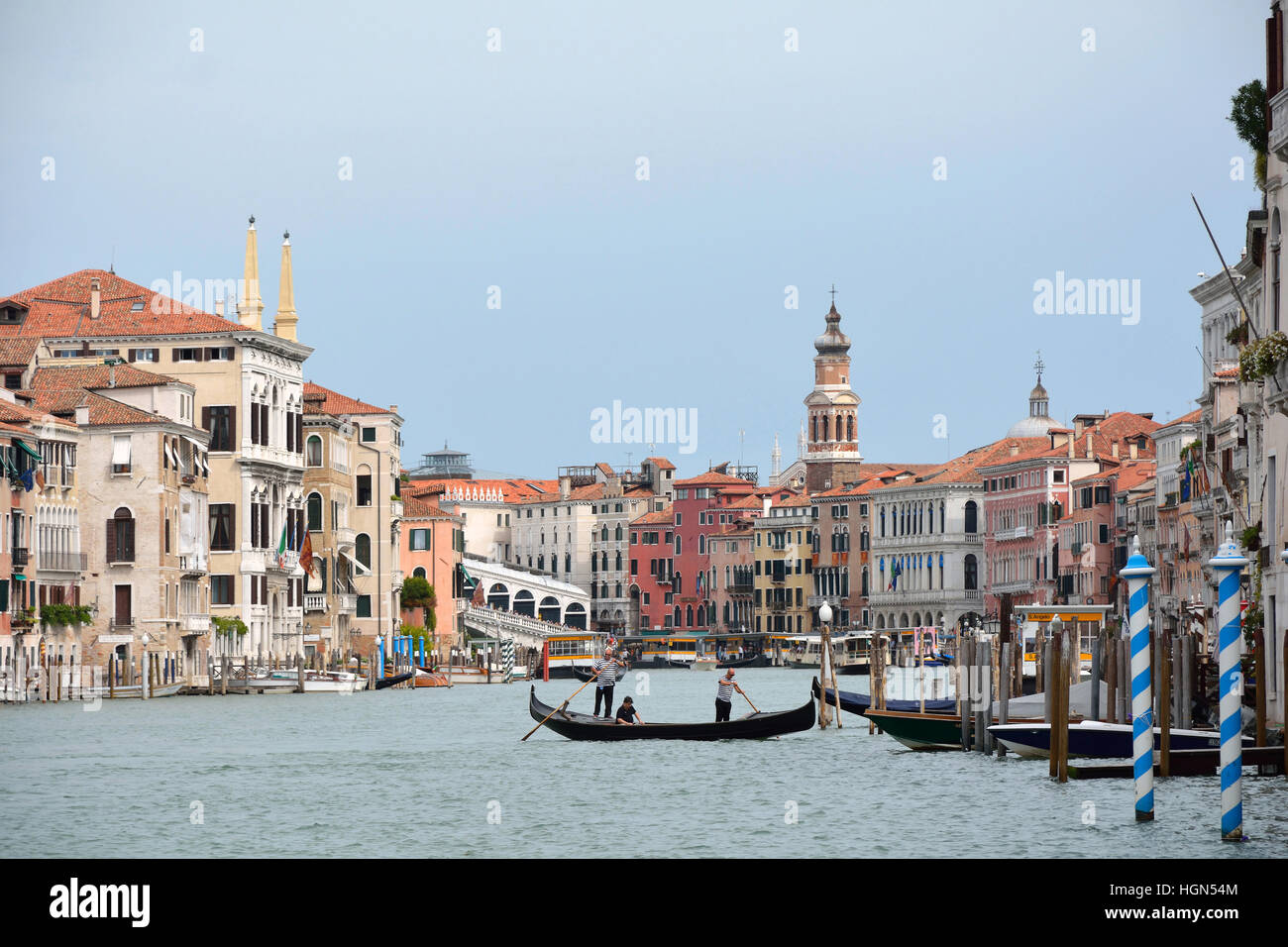 Palacios históricos en el Gran Canal de Venecia en Italia. Foto de stock