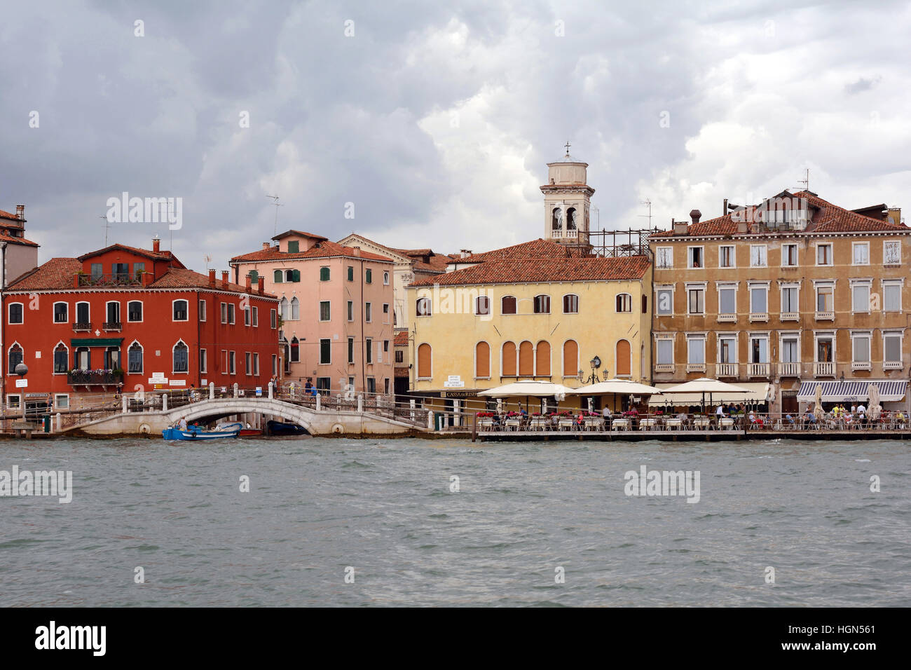 Palacios históricos en el Gran Canal de Venecia en Italia. Foto de stock