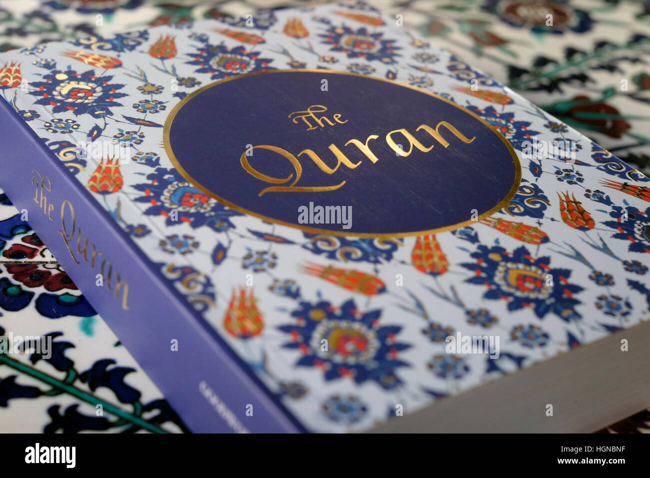 Copia del texto sagrado del islam, el Qur'an Foto de stock