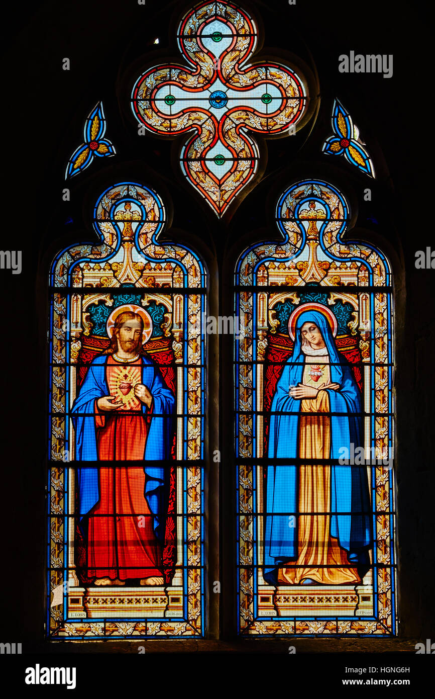 Francia, Cher (18), de Sologne, Aubigny-sur-Nere, la carretera de Jacques Coeur, Ciudad de Stuart, St Martin, las vidrieras de la Iglesia Foto de stock