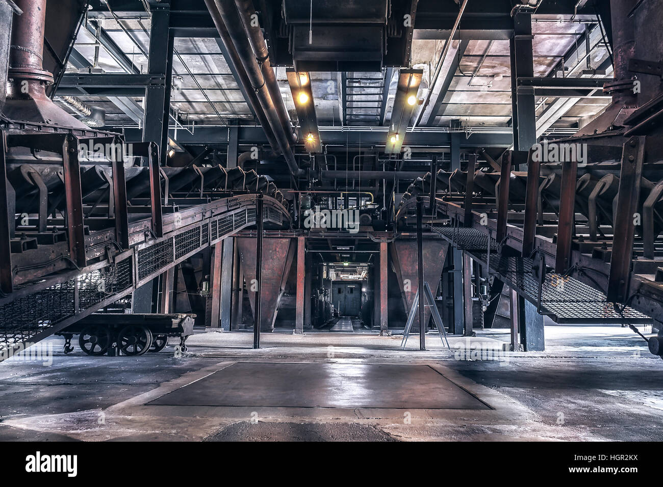 La producción interior de la escena 'Zeche Zollverein' en Essen-Germany. La cerrada planta de horno de coque es patrimonio de la humanidad. Foto de stock