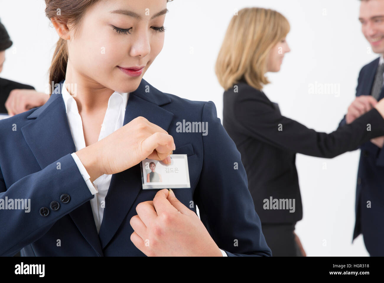 Sonriendo.confía en mujer de negocios globales Foto de stock