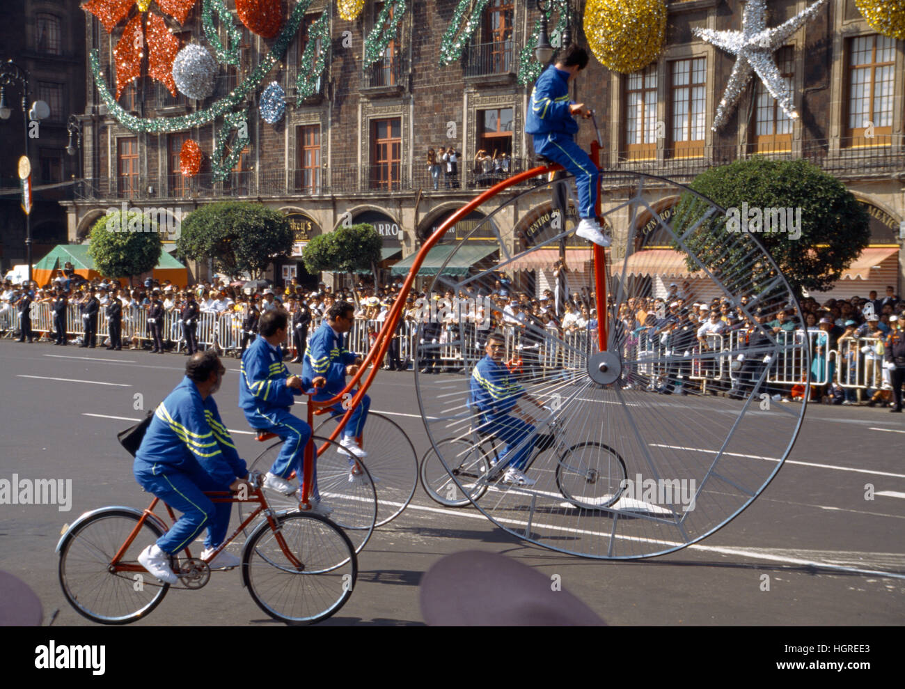 Ciudad de México desfile aniversario de la Revolución Mexicana bicicletas  Fotografía de stock - Alamy