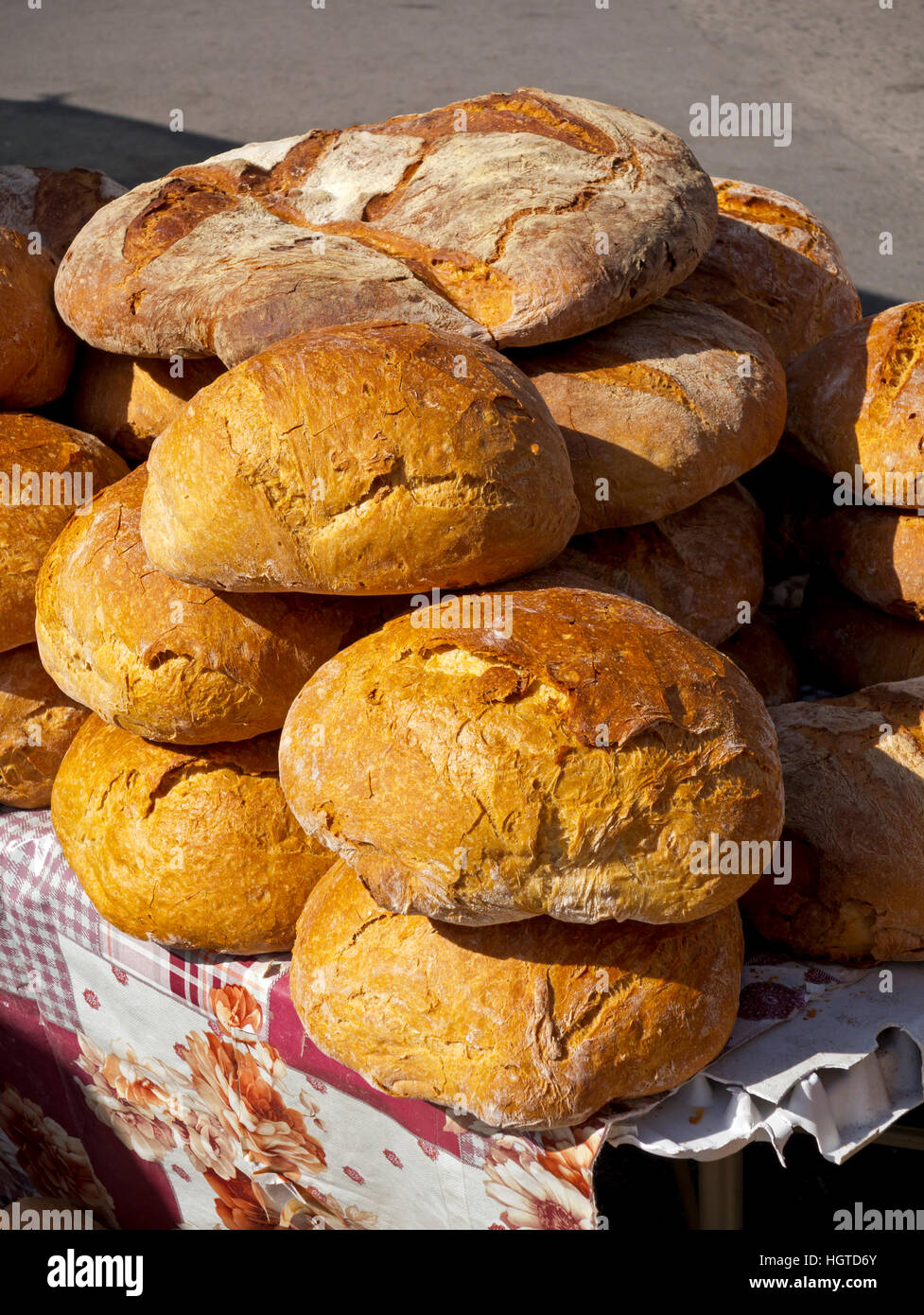 Cantabria tradicional pan para la venta en un mercado en potes en el Parque  Nacional de Picos de Europa Cantabria el norte de España Fotografía de  stock - Alamy