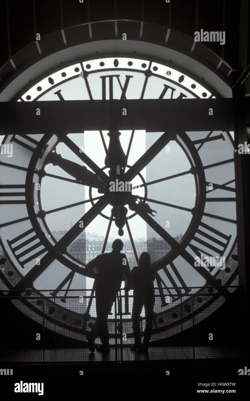 Par detrás del reloj en el Orsay en París, Francia Foto de stock