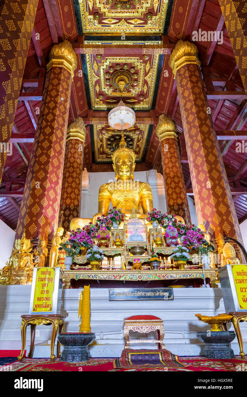 AYUTTHAYA, Tailandia - OCT. 17, 2014: Phra Phuttha Nimit, hermosa estatua de Buda en capilla en el templo Wat Phra Na Hombre, OCT. 17, 2014 en Tailandia Foto de stock