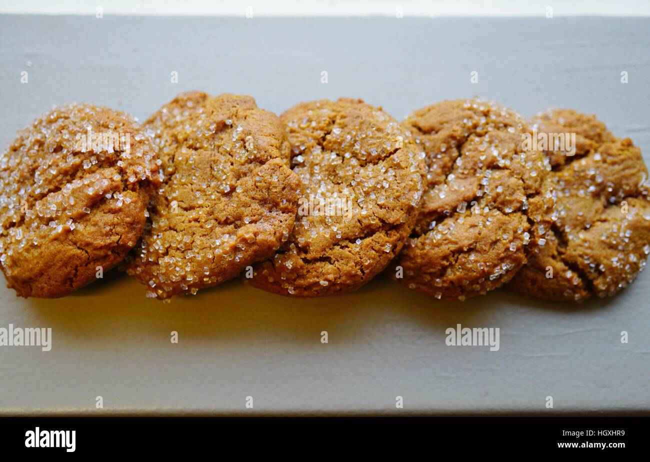 Jengibre galletas con azúcar cristalizada espumoso Foto de stock