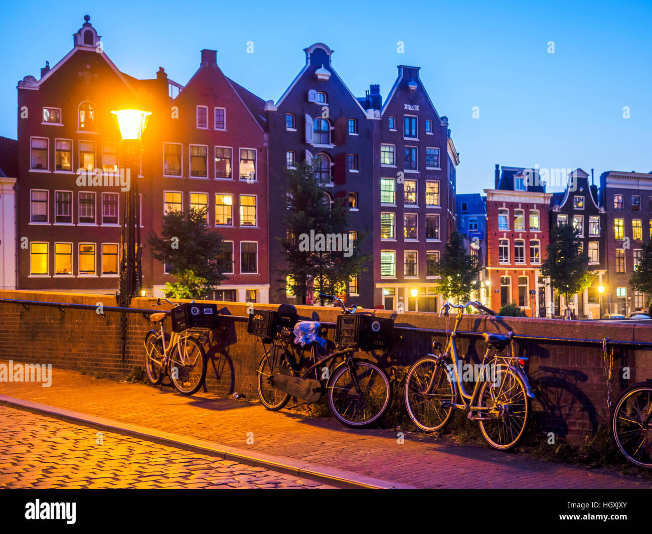 Escena nocturna - Ámsterdam, Países Bajos Foto de stock