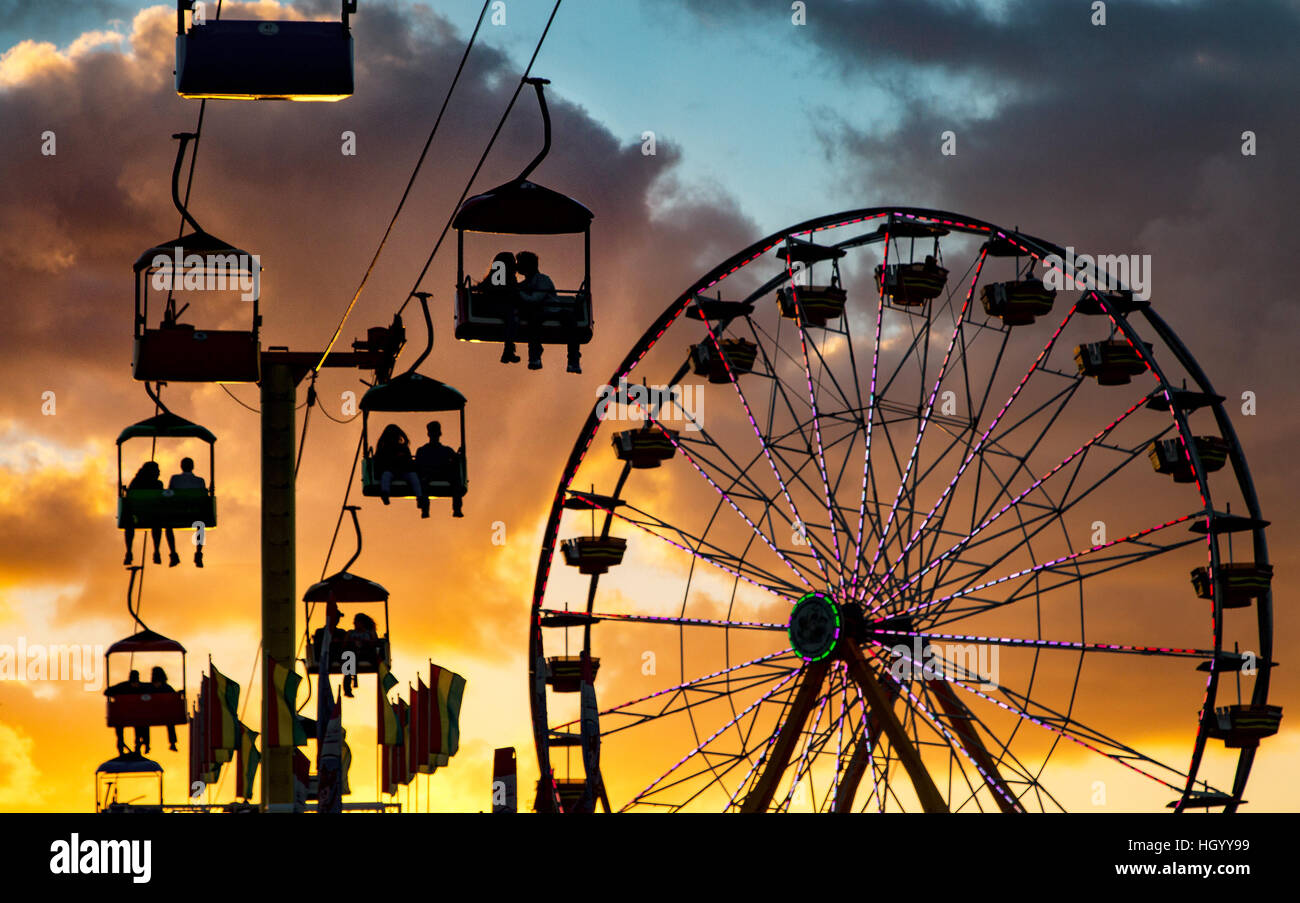 El condado de Palm Beach, Florida, USA. 13 ene, 2017. La gente ride el Skyride mientras el sol se pone en el primer día de la Feria del sur de la Florida, 13 de enero de 2017. © Greg Lovett/El Palm Beach Post/Zuma alambre/Alamy Live News Foto de stock