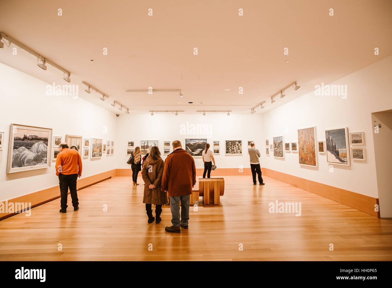 Dentro de la galería de arte de Toronto visitantes Foto de stock