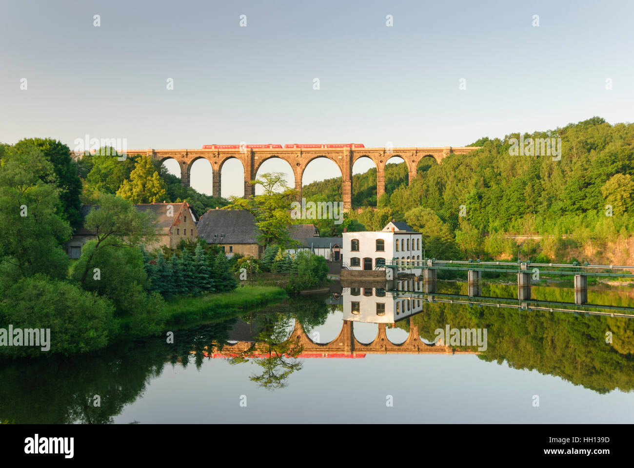Cossen Lunzenau: Viaducto sobre el río Zwickauer Mulde, Sajonia, Sajonia, Alemania Foto de stock