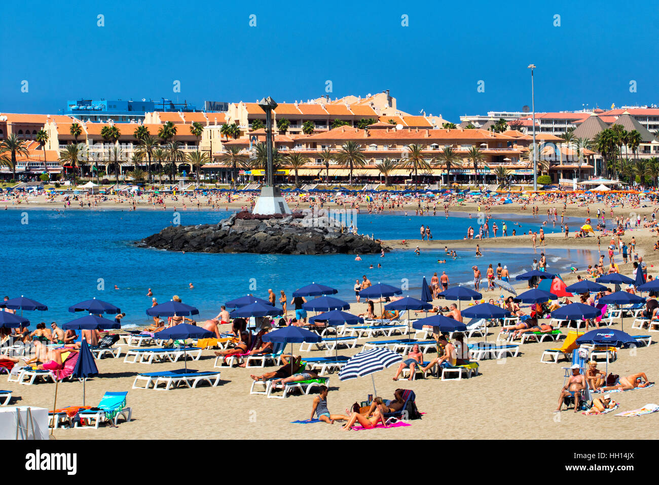 La playa de Los Cristianos, en Tenerife, Islas Canarias Foto de stock