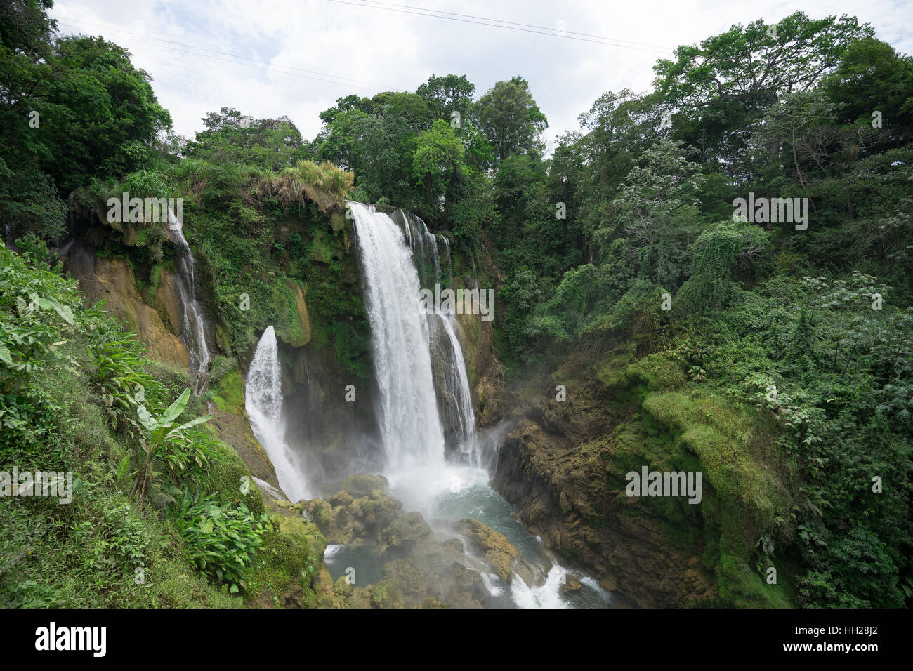 Cascada de Pulhapanzak en Honduras Foto de stock