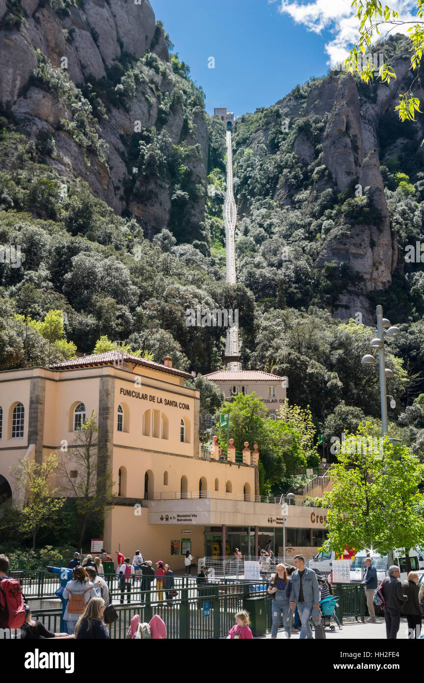 El Funicular de Sant Joan, en Montserrat, Cataluña, España. Foto de stock