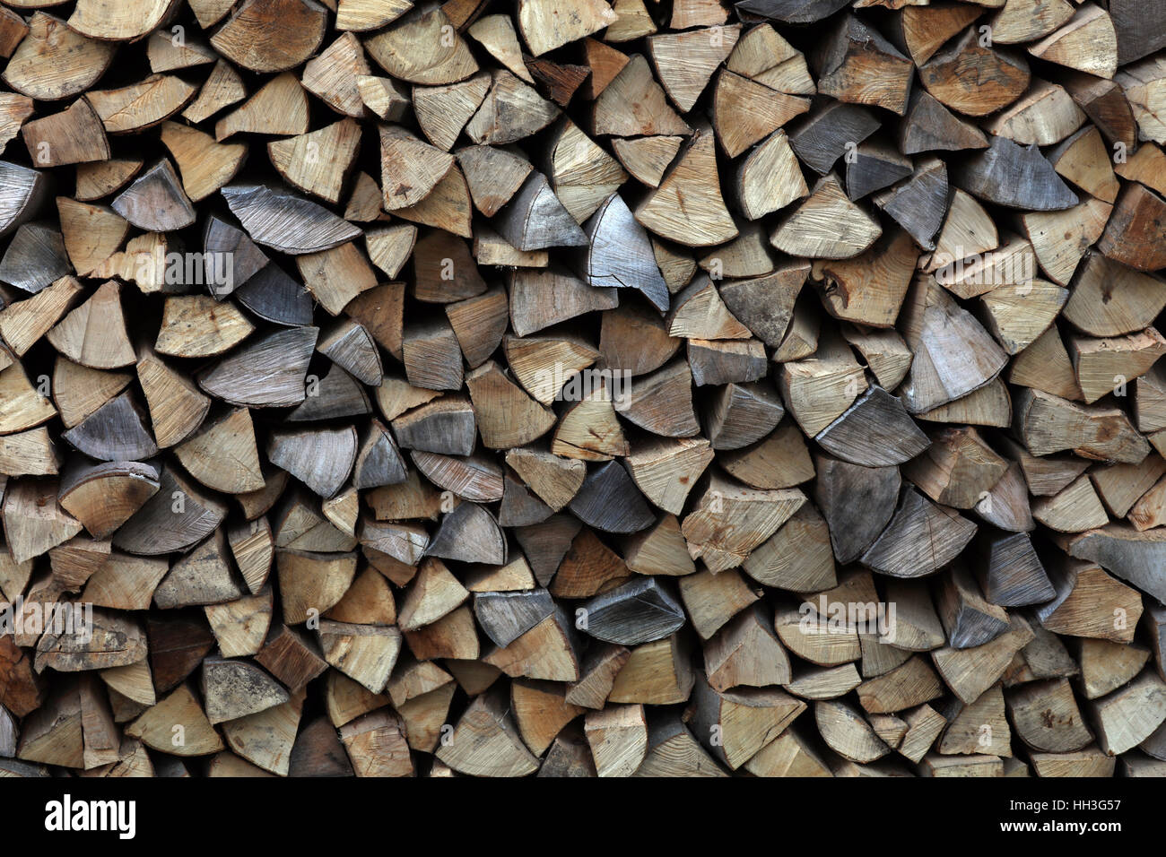 Brennholz Kaminholz Feuerholz gespalten Foto de stock