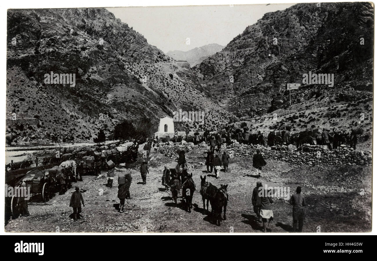 La PFNO - Khyber Pass - suministros tomados a Fort Maud - situado exactamente a medio camino de la India (como se llamaba entonces) a Afganistán. Foto de stock